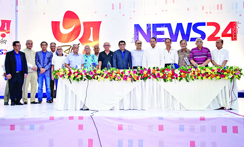 স্বাধীন বাংলা ফুটবল দলকে সম্মাননা জানাল নিউজটোয়েন্টিফোর