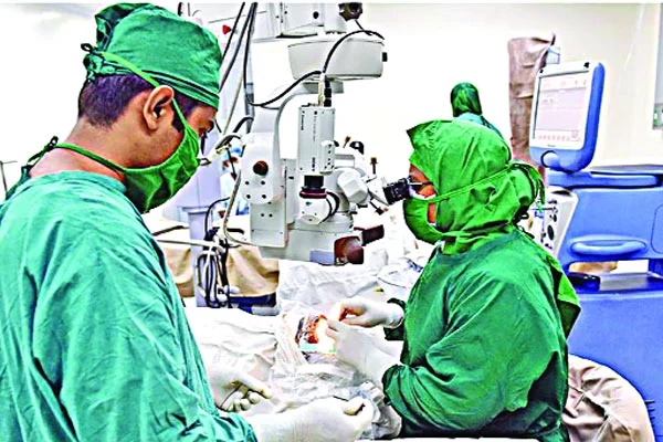 বসুন্ধরা চক্ষু হাসপাতালে ২২ রোগীর বিনামূল্যে অপারেশন - বাংলাদেশ প্রতিদিন